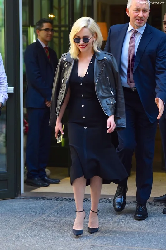 Emilia Clarke photo 2 of 1283