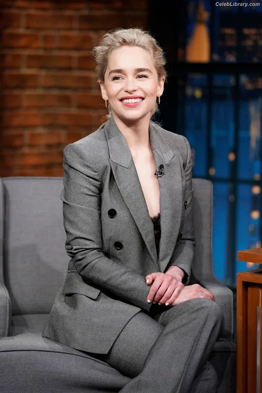 Emilia Clarke photo 3 of 1283