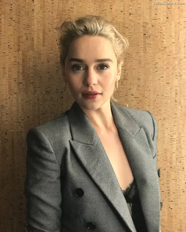Emilia Clarke photo 8 of 1283