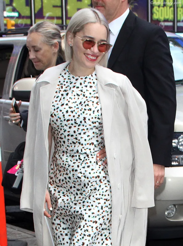 Emilia Clarke photo 3 of 1283