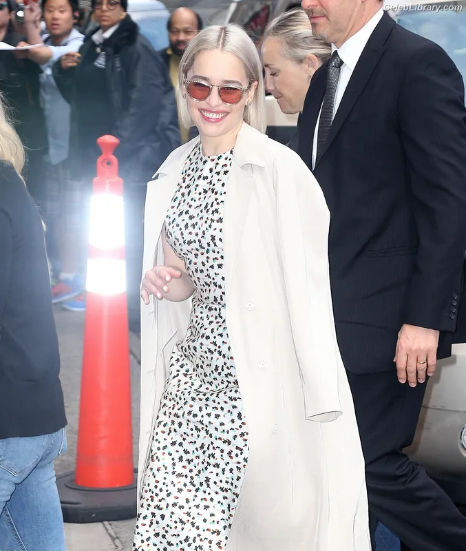 Emilia Clarke photo 5 of 1283