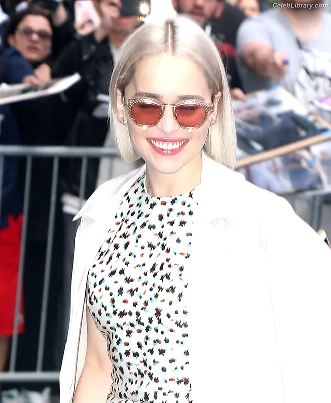 Emilia Clarke photo 7 of 1283