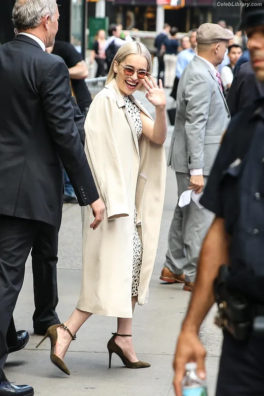 Emilia Clarke photo 14 of 1283