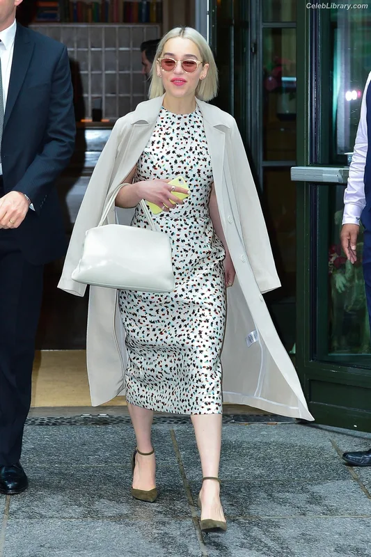 Emilia Clarke photo 16 of 1283