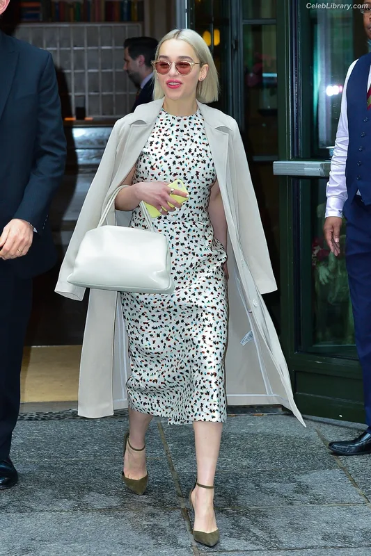 Emilia Clarke photo 17 of 1283