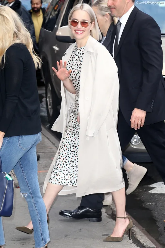 Emilia Clarke photo 21 of 1283