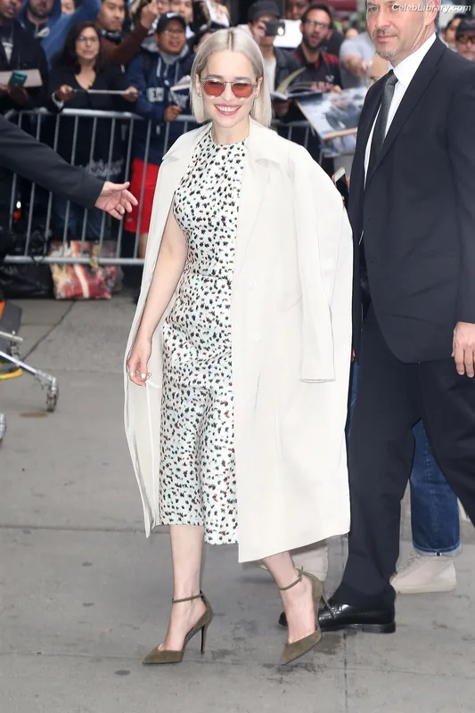 Emilia Clarke photo 2 of 1283