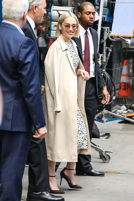 Emilia Clarke photo 1 of 1283