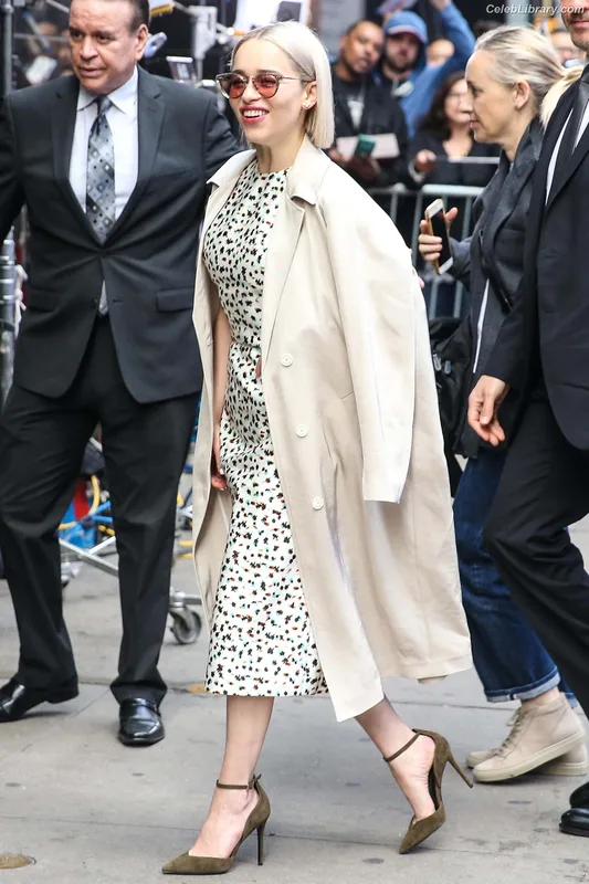 Emilia Clarke photo 2 of 1283