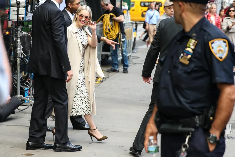Emilia Clarke photo 3 of 1283