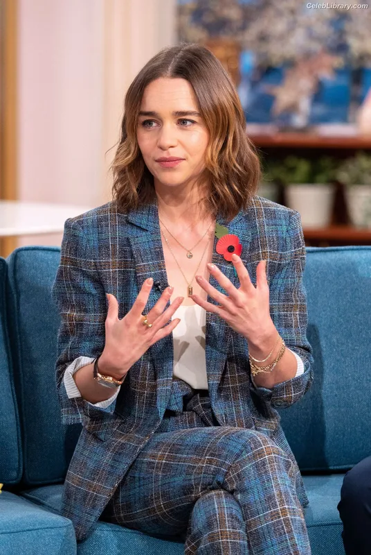 Emilia Clarke photo 17 of 1283