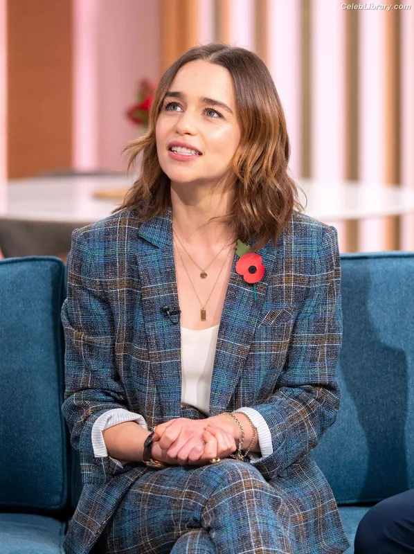 Emilia Clarke photo 11 of 1283