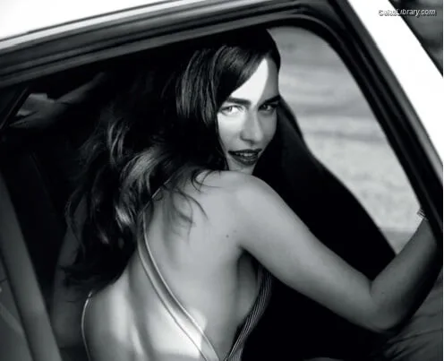 Emilia Clarke photo 14 of 1283