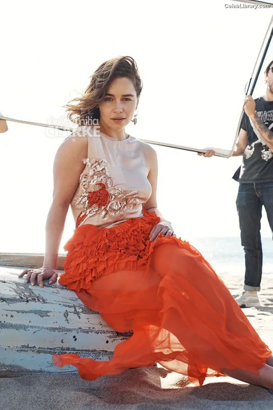 Emilia Clarke photo 8 of 1283
