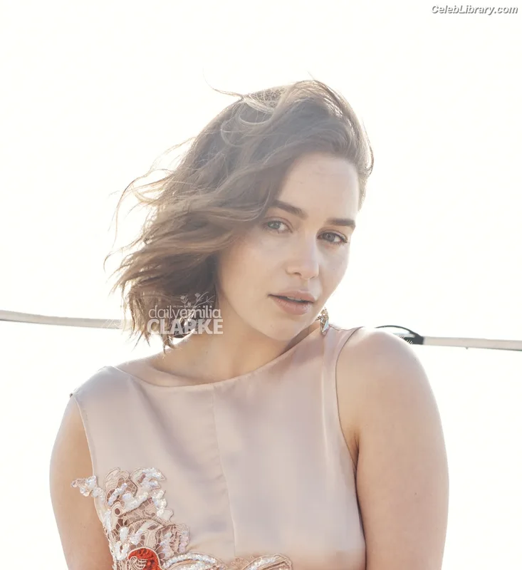 Emilia Clarke photo 10 of 1283