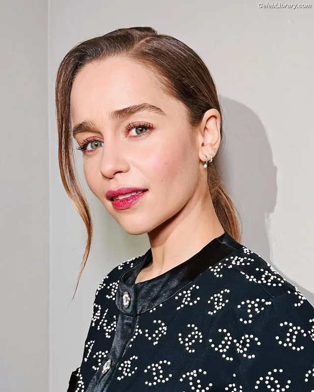 Emilia Clarke photo 18 of 1283