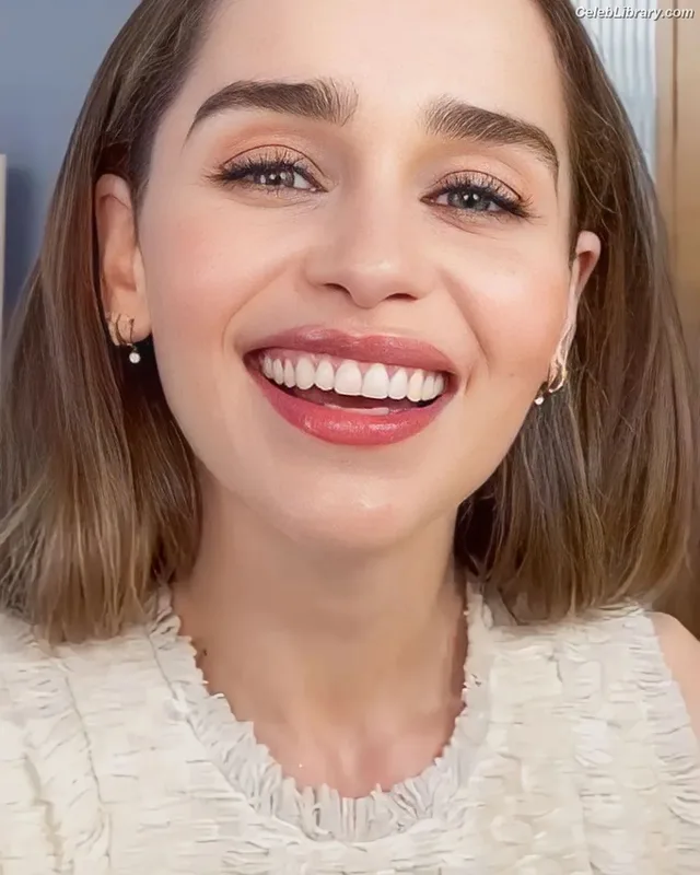 Emilia Clarke photo 22 of 1283