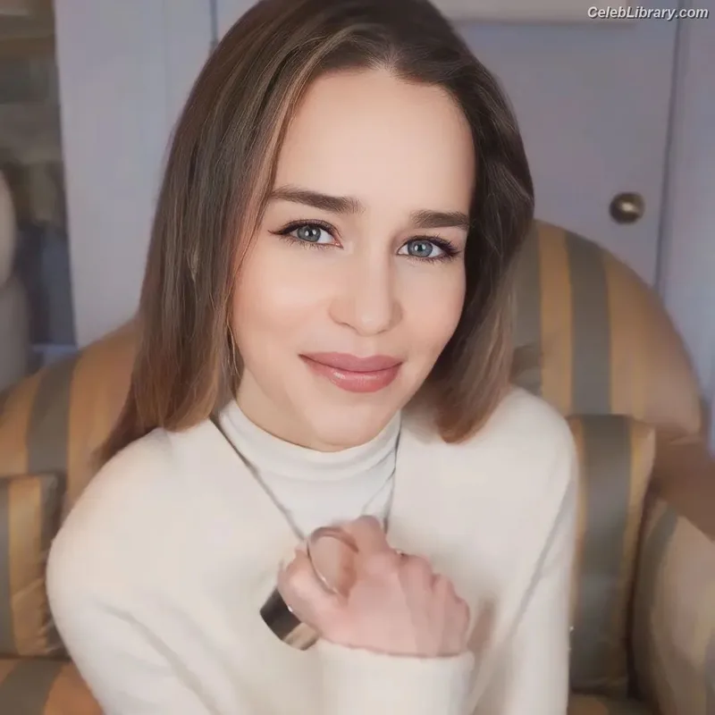 Emilia Clarke photo 23 of 1283