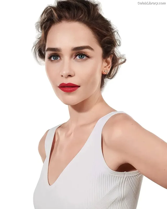Emilia Clarke photo 5 of 1283