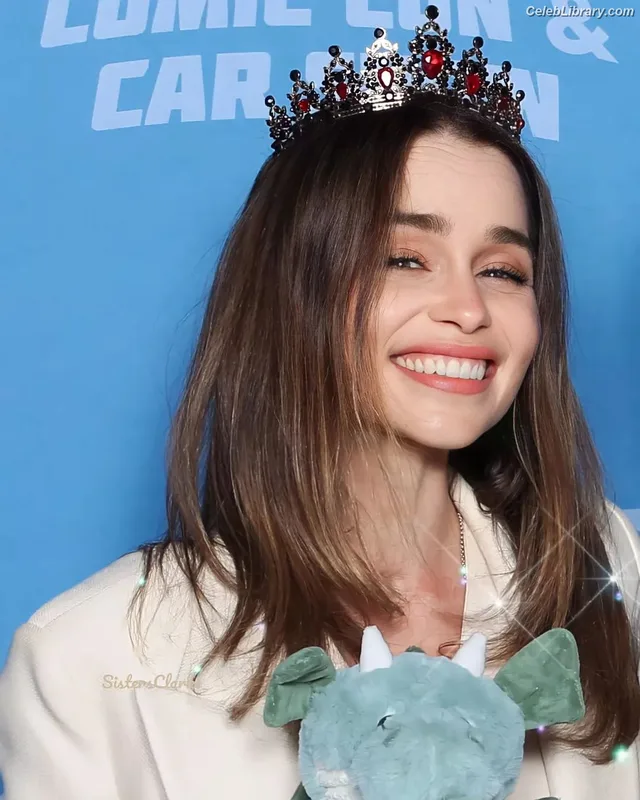 Emilia Clarke photo 6 of 1283