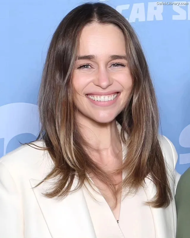 Emilia Clarke photo 7 of 1283