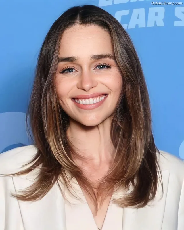 Emilia Clarke photo 8 of 1283