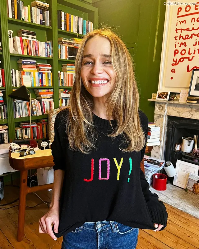 Emilia Clarke photo 13 of 1283
