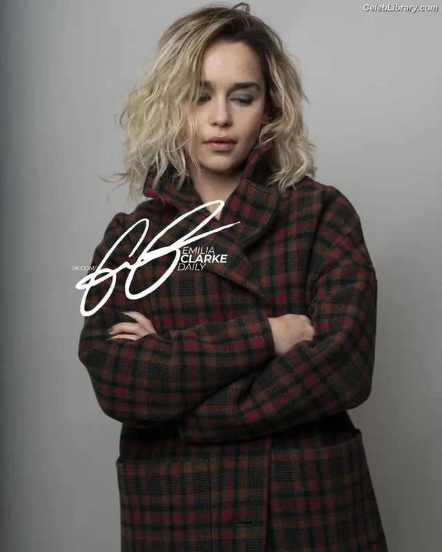 Emilia Clarke photo 8 of 1283