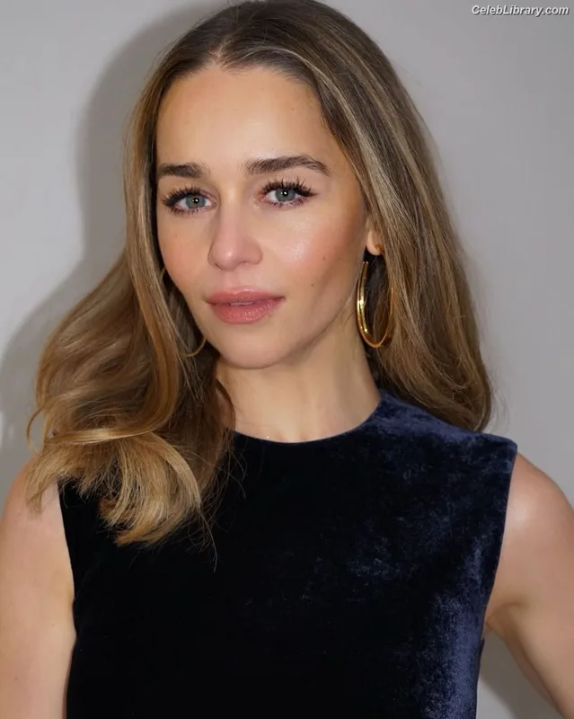Emilia Clarke photo 11 of 1283