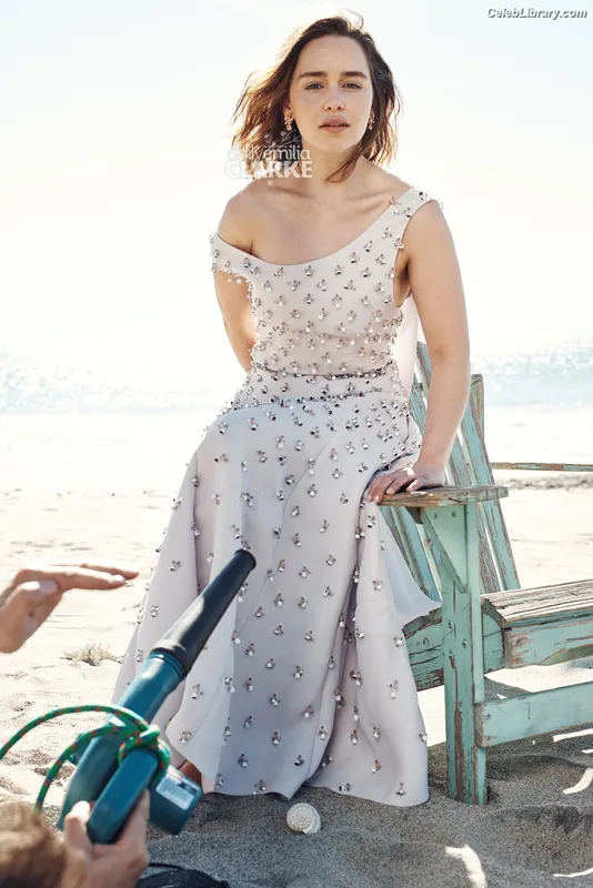 Emilia Clarke photo 3 of 1283