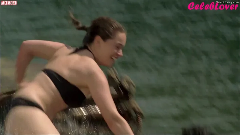 Emilia Clarke photo 15 of 1283