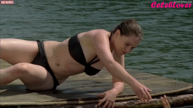 Emilia Clarke photo 16 of 1283