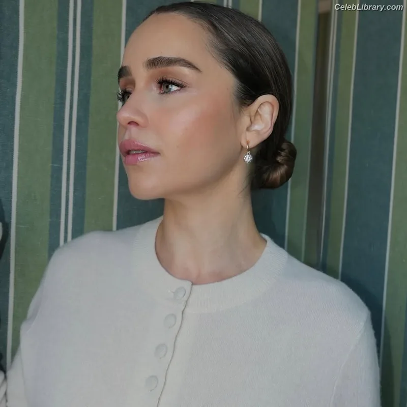 Emilia Clarke photo 18 of 1283