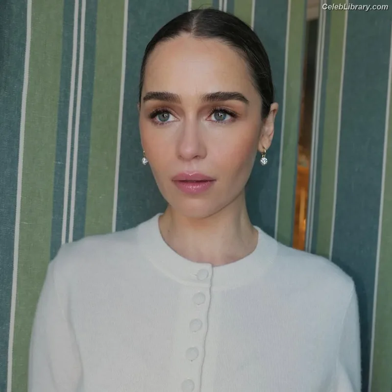 Emilia Clarke photo 19 of 1283