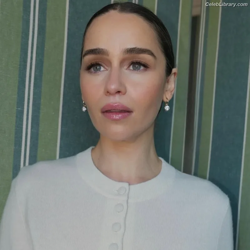 Emilia Clarke photo 20 of 1283