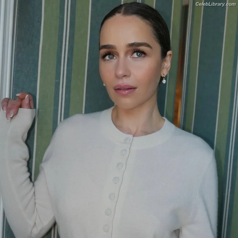Emilia Clarke photo 21 of 1283