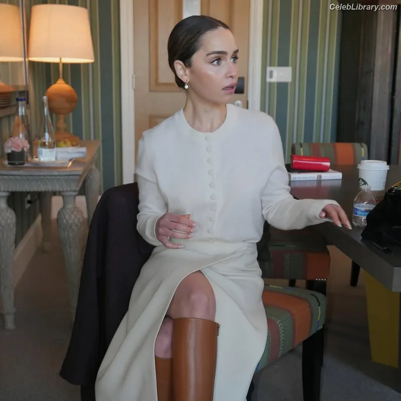 Emilia Clarke photo 23 of 1283
