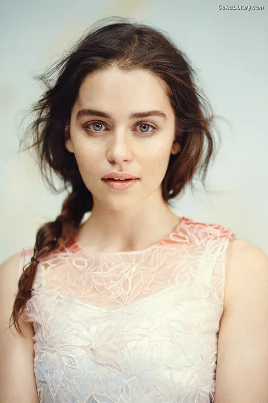 Emilia Clarke photo 1 of 1283