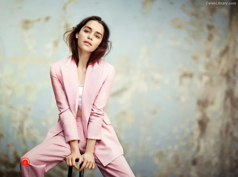 Emilia Clarke photo 2 of 1283