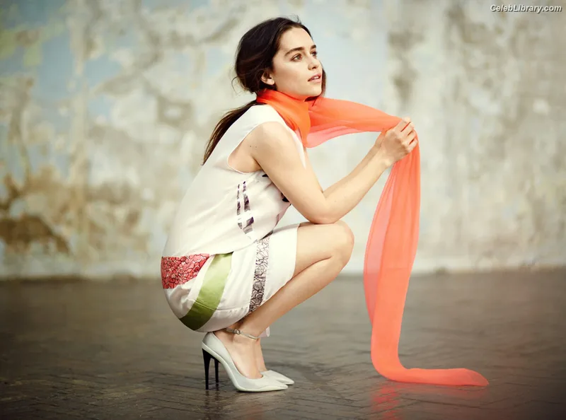 Emilia Clarke photo 6 of 1283