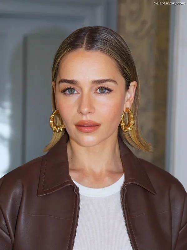 Emilia Clarke photo 16 of 1283