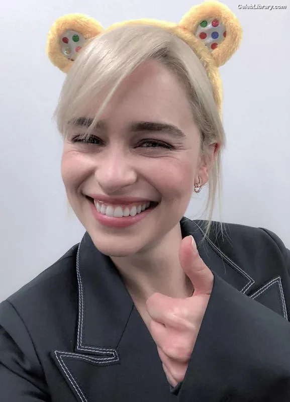 Emilia Clarke photo 17 of 1283
