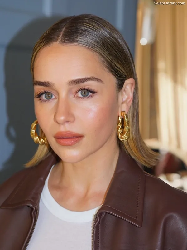 Emilia Clarke photo 19 of 1283