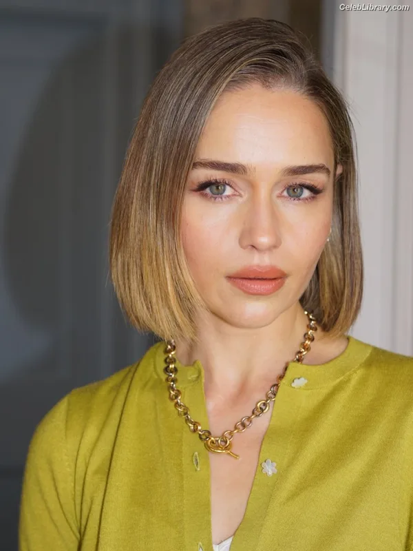 Emilia Clarke photo 1 of 1283