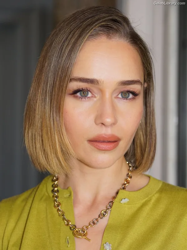 Emilia Clarke photo 2 of 1283
