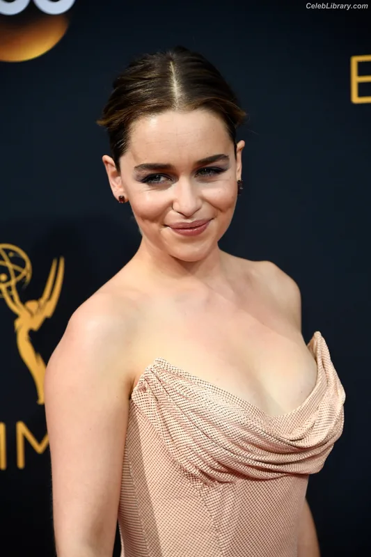Emilia Clarke photo 18 of 1283