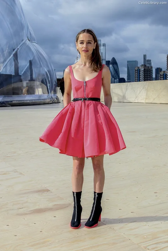 Emilia Clarke photo 1 of 1283