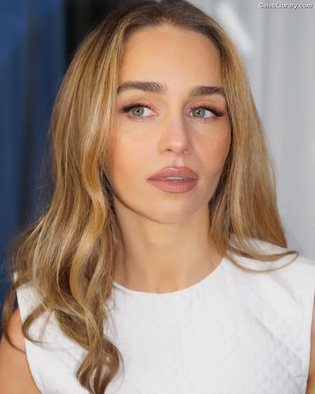 Emilia Clarke photo 3 of 1283