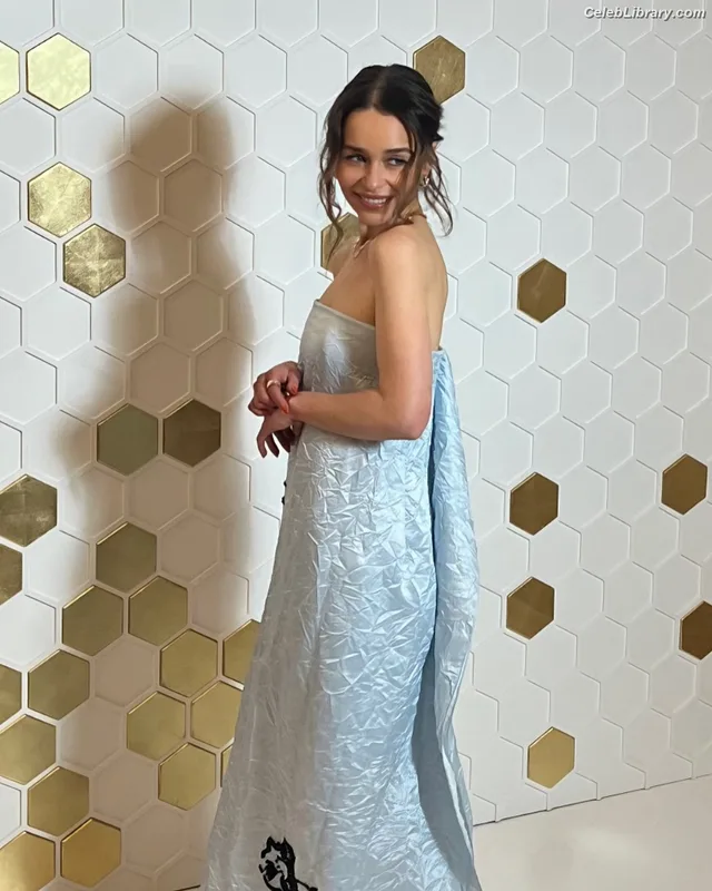 Emilia Clarke photo 5 of 1283