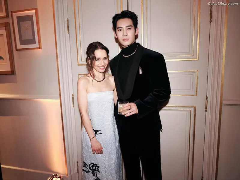 Emilia Clarke photo 6 of 1283